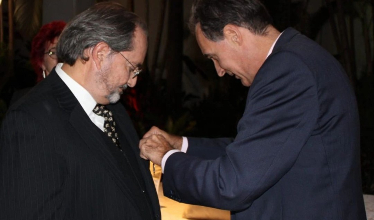 Jorge Forbes recebe a Ordem das Palmas Acadêmicas da França